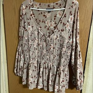 Super Cute Woman’s American Eagle Blouse